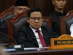 Cak Imin Ditegur karena Menggunakan Ponsel di Sidang MK