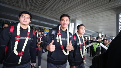 Timnas U-23 Tiba di Indonesia, Puluhan Suporter Turut Hadir