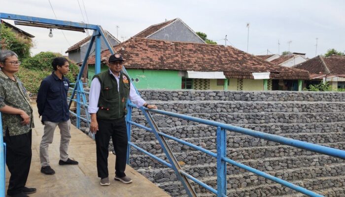 Berharap Tak Banjir Lagi, Pemkab Probolinggo Pasang Bronjong Kawat di Sungai Kedunggaleng