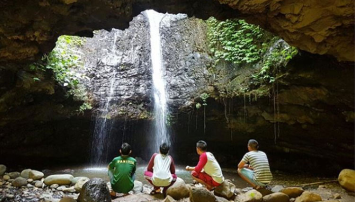 Menikmati Keindahan Alam di Air Terjun Coban Pawon, Lumajang