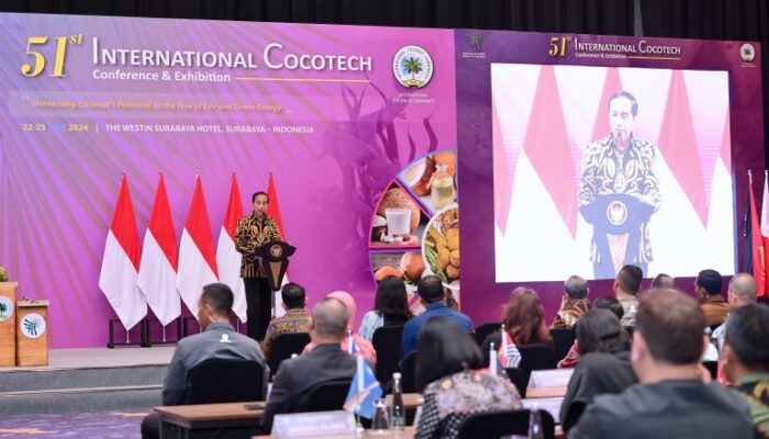 Jokowi Membuka Pameran Kelapa Internasional di Surabaya