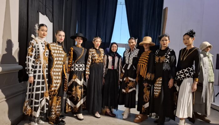 Desainer Muda Kikiyuri Asal Krejengan Probolinggo Tampil Berani di Jogja Fashion Week 2024