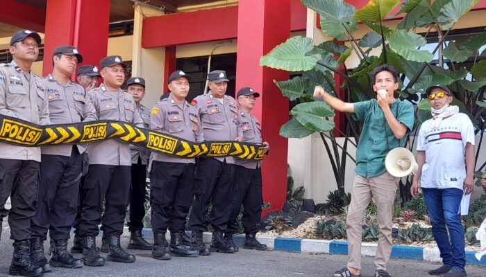 Tak Sesuai Janji, Aliansi Pemuda Geruduk Kantor Bupati Sumenep