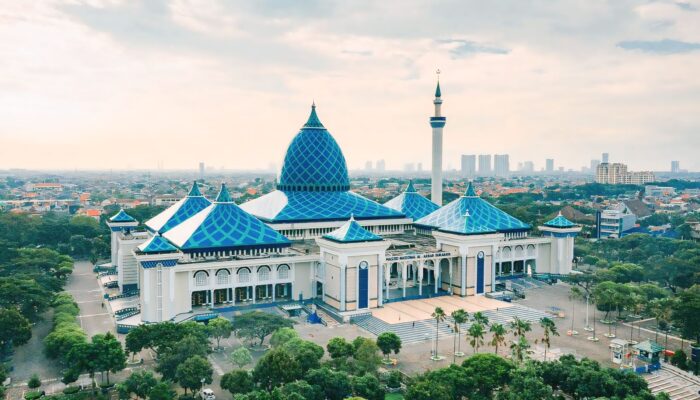 Masjid Al-Akbar Surabaya: Pesona Masjid Terbesar Kedua di Indonesia