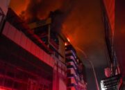 Pramugari dan Dua Korban Lain Teridentifikasi dalam Kebakaran Glodok Plaza