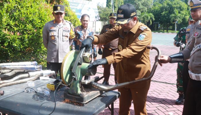 Polres Probolinggo Musnahkan Ribuan Botol Miras dan Narkoba Hasil Operasi Pekat 2025