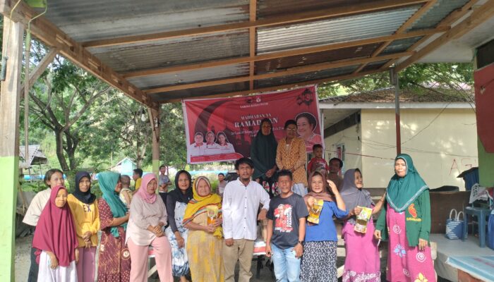 Jelang Lebaran, Sayap Pemuda PDI Perjuangan Sulawesi Tengah Bagikan Minyak Goreng