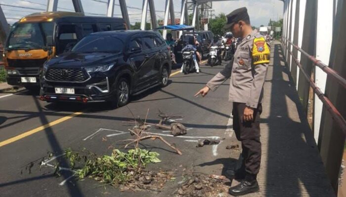Jembatan Pajarakan Rusak Parah, Satlantas Probolinggo Terapkan Rekayasa Lalu Lintas