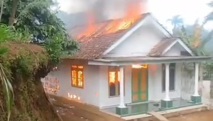 Sijago Merah Hanguskan Rumah di Probolinggo Saat Pemilik Sedang Berkebun