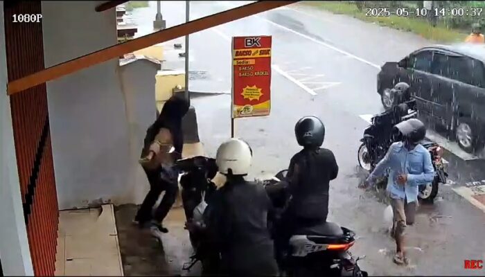 Viral! Empat Begal Beraksi di Siang Bolong, Motor Siswi SMK Raib