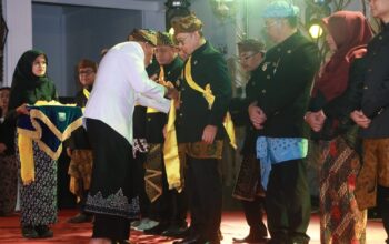 Pengukuhan Warga Kehormatan Sesepuh Tengger Warnai Malam Resepsi Yadnya Kasada