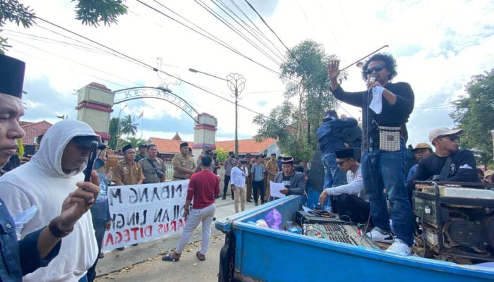 Warga Pulau Kangean Gelar Demo Tolak Tambang Migas, Tujuh Tuntutan Ditegaskan