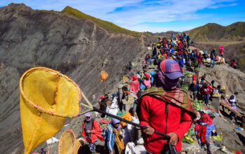 Yadnya Kasada Upacara Sakral di Gunung Bromo yang Menjadi Warisan Leluhur Suku Tengger