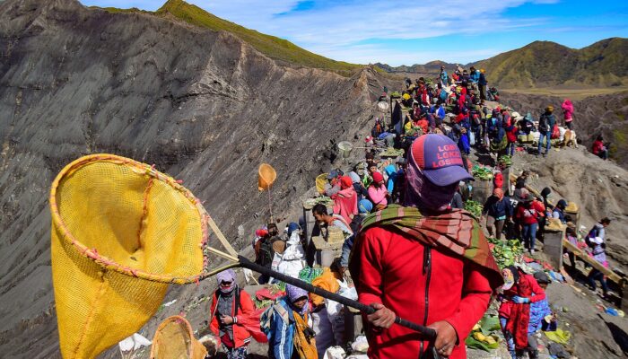 Yadnya Kasada Upacara Sakral di Gunung Bromo yang Menjadi Warisan Leluhur Suku Tengger