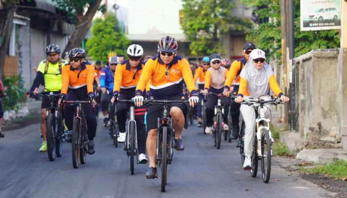 Ratusan Warga Meriahkan Gowes Hari Koperasi di Kota Probolinggo