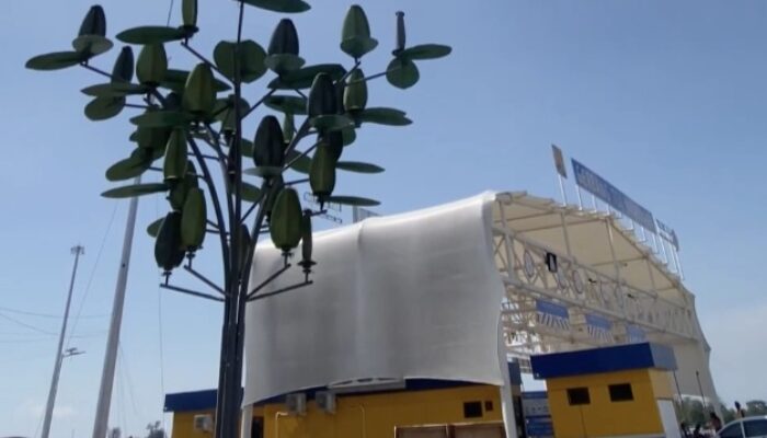 Baru Pertama di Indonesia, Pohon Listrik Hibrida Hanya Ada di Tol Probolinggo