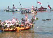 Ribuan Warga Probolinggo Padati Tradisi Petik Laut di Kalibuntu