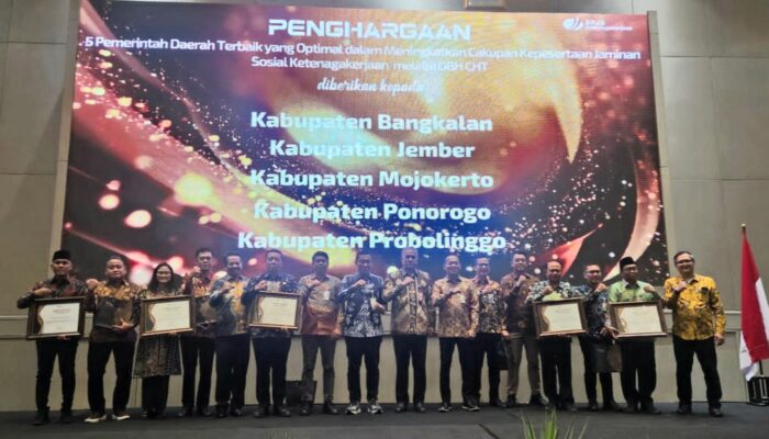 Pemkab Probolinggo Raih Penghargaan Pemerintah Daerah Terbaik se Jawa Timur