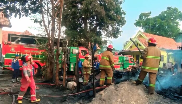 Warga Panik! Pabrik Tahu di Pakistaji Probolinggo Terbakar Karena Ini