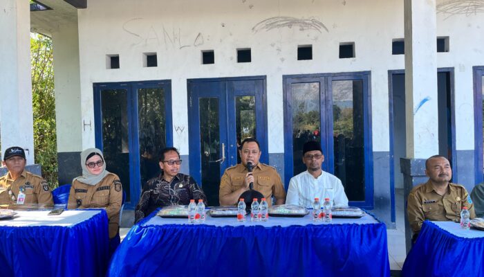 Wabup Probolinggo Tebar Benih Ikan di Bendungan Sumur Kodung