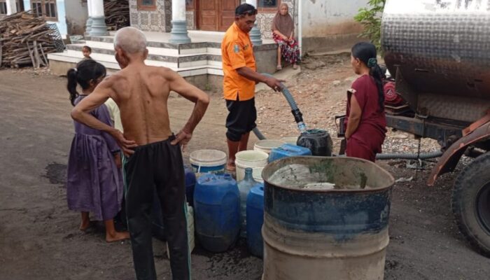 Warga Probolinggo Krisis Air Bersih, BPBD Turunkan Bantuan
