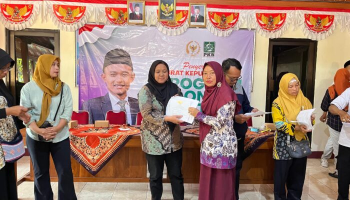 Ratusan Wali Siswa SD di Gunung Kidul Terima SK PIP dari Anggota DPR RI Kaisar Abu Hanifah