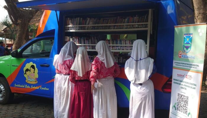 Perpustakaan Keliling Dispersip Probolinggo Hadirkan Buku ke Sekolah dan Ponpes