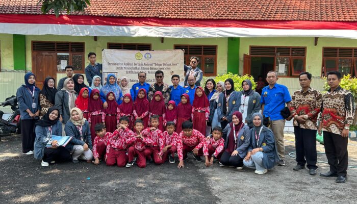 Mahasiswa KKN UPM Probolinggo Kenalkan Aplikasi Belajar Bahasa Jawa kepada Siswa SD