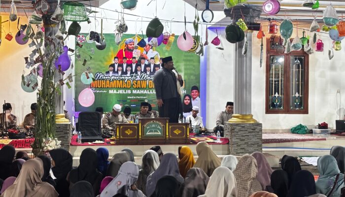 Meriah! Maulid Nabi di Maron Probolinggo Dimeriahkan Tradisi Rebut Hadiah