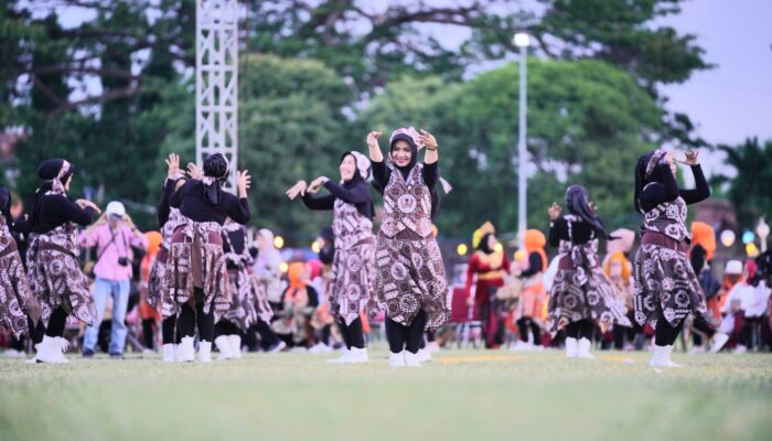 Batik In Motion Meriah di Probolinggo, Ratusan Peserta Tampilkan Line Dance Nusantara