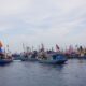 Meriah! Ribuan Warga Probolinggo Padati Tradisi Petik Laut di Pantai Mayangan