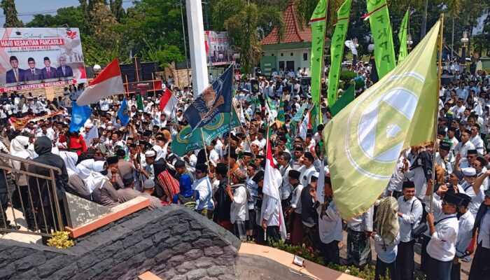Ribuan Santri di Probolinggo Turun ke Jalan, Suarakan Cinta untuk Kiai dan Pesantren
