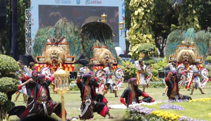 Dari Simfoni hingga Reog, Begini Meriahnya Puncak HUT ke-80 Jawa Timur di Surabaya