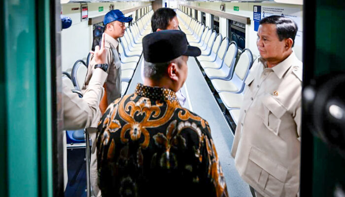 Prabowo Siap Tanggung Jawab Soal Kereta Cepat Whoosh: Nggak Usah Diributkan!