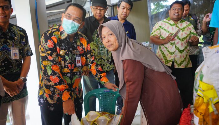 Pemkot Probolinggo Salurkan Bantuan Pangan untuk Ratusan Warga Tisnonegaran