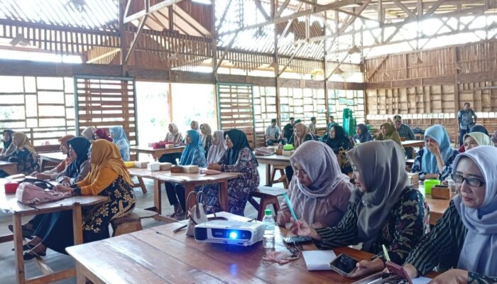 Pemkab Probolinggo Bina UMKM Pesisir, Limbah Kerang Disulap Jadi Suvenir Khas Daerah