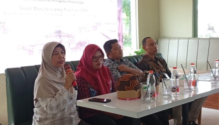 Perempuan Pelaku Usaha di Pajarakan Dapat Pelatihan GMP untuk Produksi Udeng Berkualitas