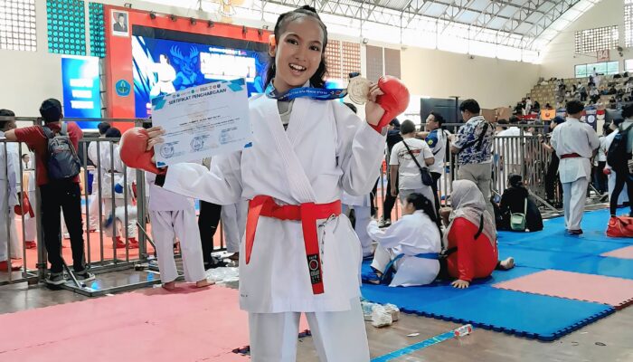 Atlet Muda Probolinggo Raih Medali Emas di Kejuaraan Karate Polije