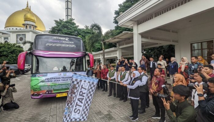 Gubernur Jatim Berangkatkan 16 KK Transmigran ke Sulsel, Sulbar, dan Malut