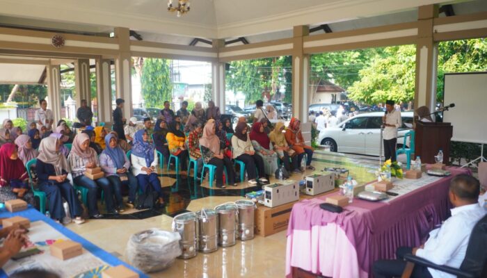 Dapat Bantuan Alat Produksi, UMKM Keripik Probolinggo Siap Naik Kelas
