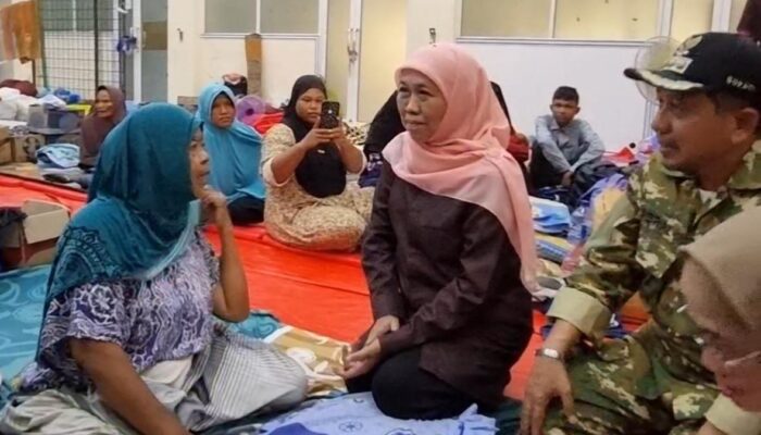 Gubernur Serahkan Bantuan Dari Provinsi dan Masyarakat Jatim Untuk Korban Bencana Aceh