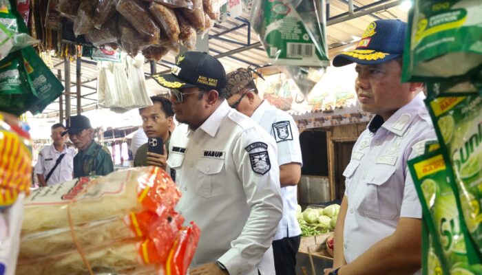 Jelang Akhir Tahun, Wabup Probolinggo Sidak Pasar Paiton Cek Harga dan Stok
