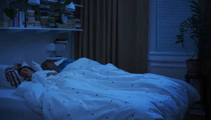 Sering Tidur dengan Lampu Menyala? Ini Dampak Tak Terduga bagi Tubuh Anda