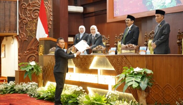 Paripurna DPRD Jatim Sahkan Dua Perda, Ini Fokus Utamanya