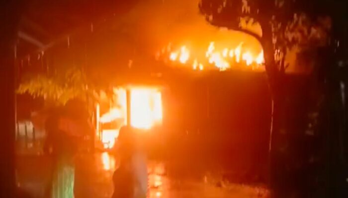 Meski Hujan Deras, Kebakaran Hanguskan Rumah Warga di Probolinggo