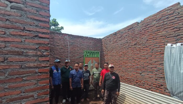 Angin Kencang Rusak Atap Rumah Warga, BPBD Probolinggo Salurkan Bantuan