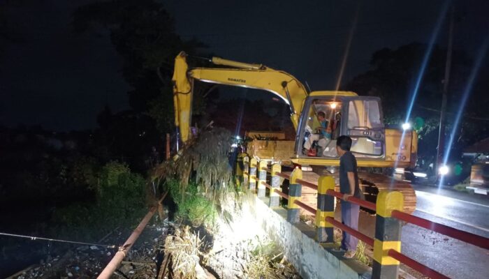 Ancaman Banjir Mengintai, BPBD Probolinggo Bersihkan Hulu Sungai Gending