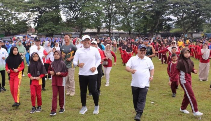 Kunjungi Probolinggo, Menteri Abdul Mu’ti Ajak Siswa Bermimpi Besar Sejak Dini