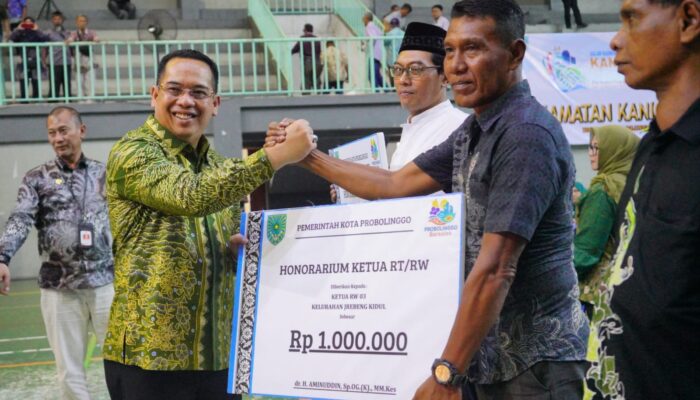 Janji Politik Ditunaikan, Wali Kota Probolinggo Naikkan Honor RT-RW