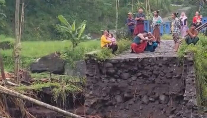 Jembatan Pakuniran Putus, Pemkab Probolinggo Siapkan Jembatan Sementara